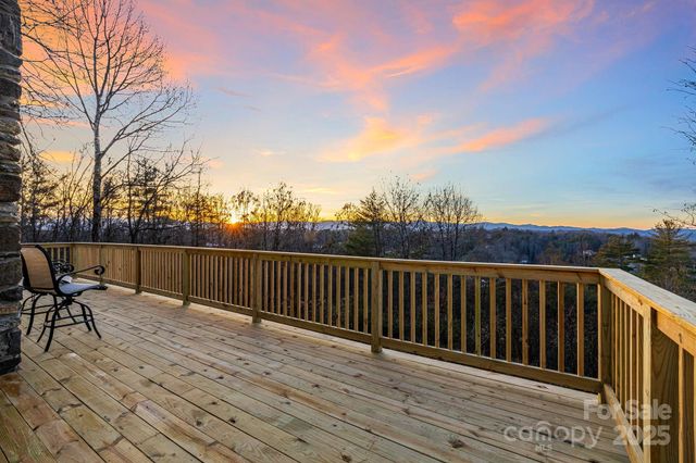 15 Crest Circle Drive, Weaverville, NC 28787