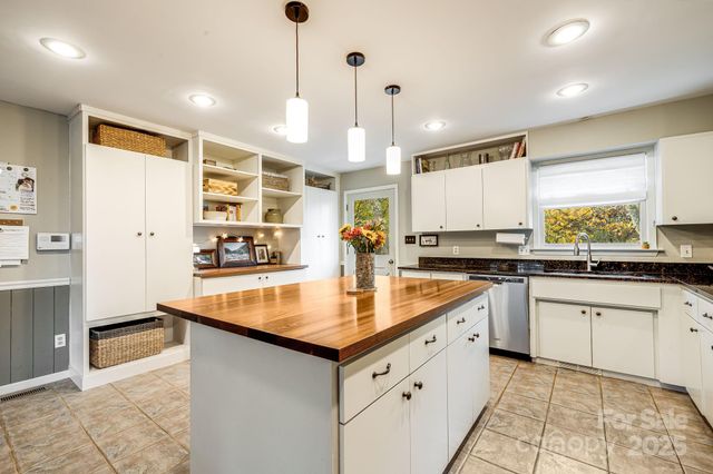 15 Crest Circle Drive, Weaverville, NC 28787