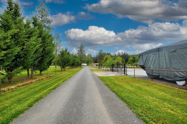 5786 Riverbanks Road, Grants Pass, OR 97527