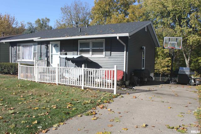 2122 CODY Street, Bettendorf, IA 52722