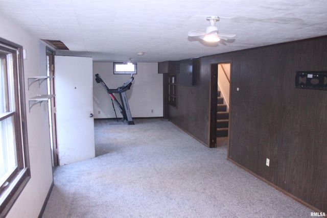 2122 CODY Street, Bettendorf, IA 52722