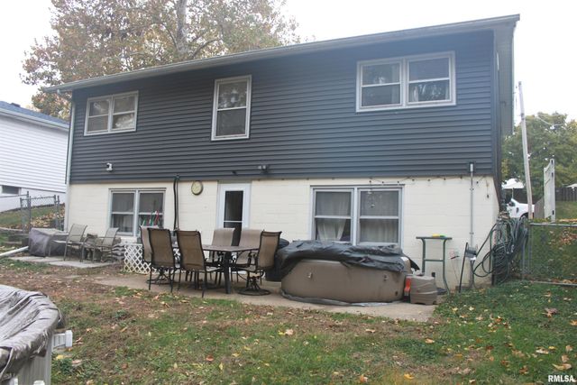 2122 CODY Street, Bettendorf, IA 52722