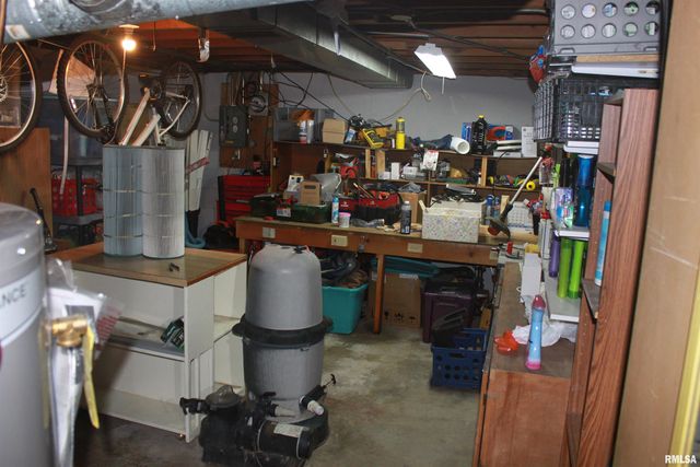 2122 CODY Street, Bettendorf, IA 52722