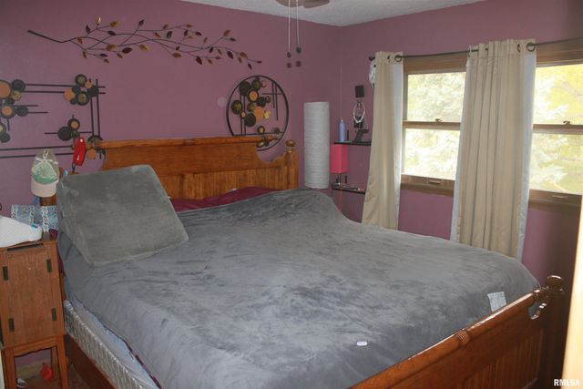 2122 CODY Street, Bettendorf, IA 52722