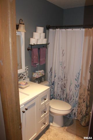 2122 CODY Street, Bettendorf, IA 52722