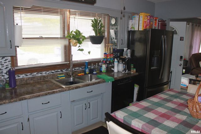 2122 CODY Street, Bettendorf, IA 52722