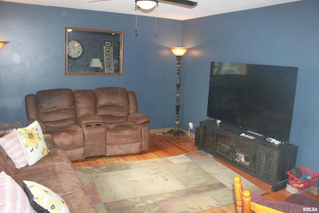 2122 CODY Street, Bettendorf, IA 52722