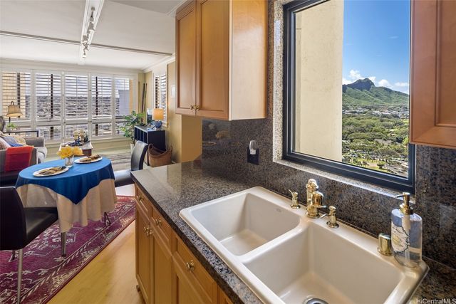 300 Wai Nani Way II2417, Honolulu, HI 96815