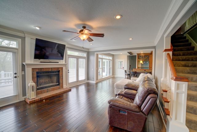 2267 Saint Andrews Circle, Bettendorf, IA 52722
