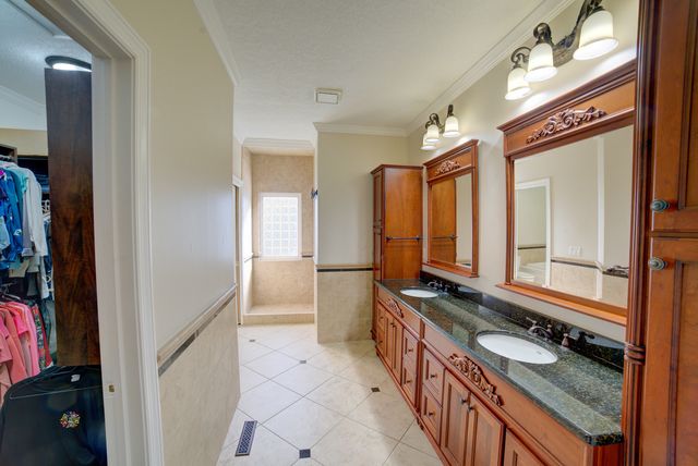 2267 Saint Andrews Circle, Bettendorf, IA 52722