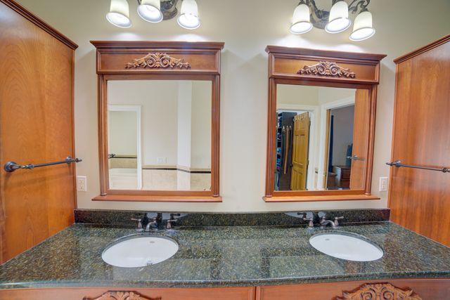 2267 Saint Andrews Circle, Bettendorf, IA 52722