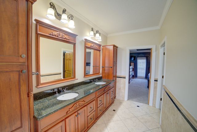 2267 Saint Andrews Circle, Bettendorf, IA 52722