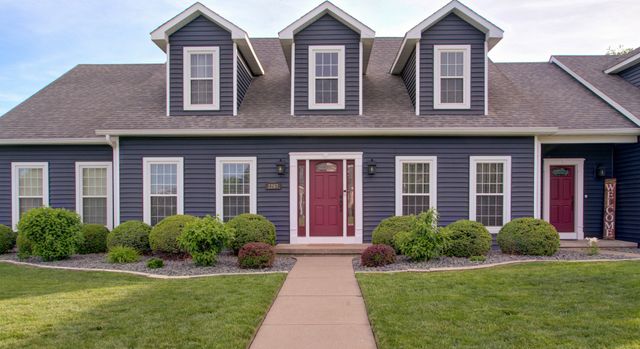 2267 Saint Andrews Circle, Bettendorf, IA 52722