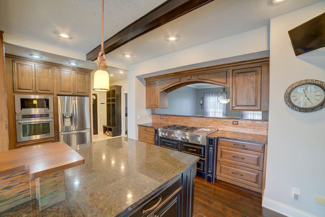 2267 Saint Andrews Circle, Bettendorf, IA 52722