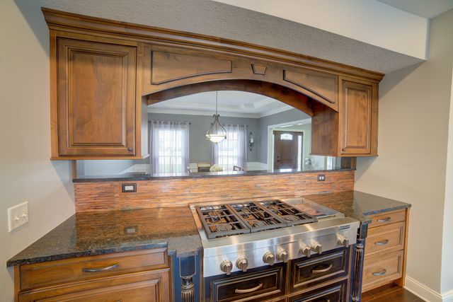 2267 Saint Andrews Circle, Bettendorf, IA 52722