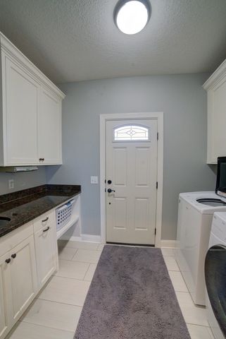2267 Saint Andrews Circle, Bettendorf, IA 52722