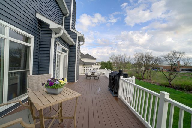 2267 Saint Andrews Circle, Bettendorf, IA 52722