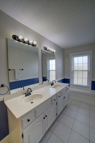 2267 Saint Andrews Circle, Bettendorf, IA 52722