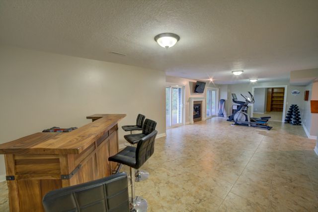 2267 Saint Andrews Circle, Bettendorf, IA 52722
