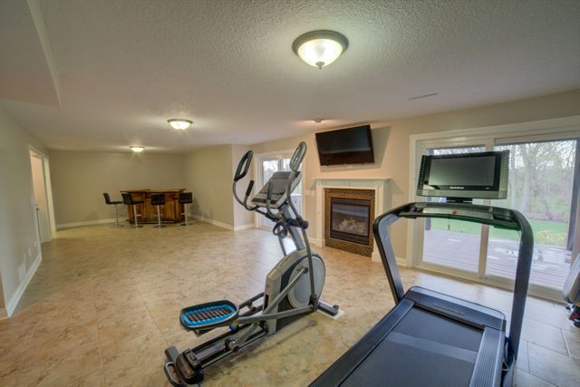 2267 Saint Andrews Circle, Bettendorf, IA 52722
