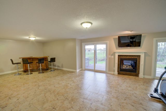 2267 Saint Andrews Circle, Bettendorf, IA 52722