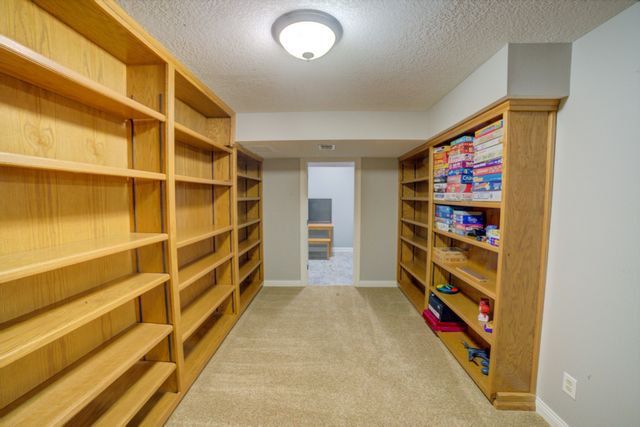 2267 Saint Andrews Circle, Bettendorf, IA 52722