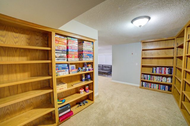 2267 Saint Andrews Circle, Bettendorf, IA 52722