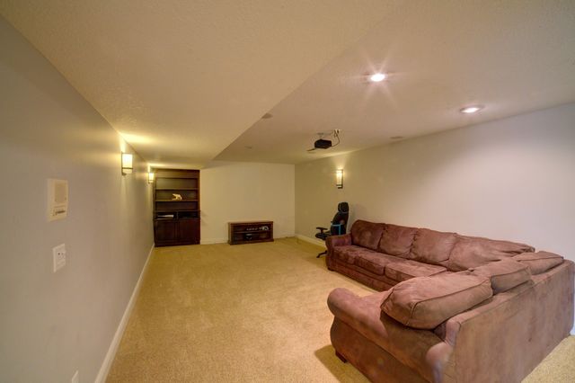 2267 Saint Andrews Circle, Bettendorf, IA 52722