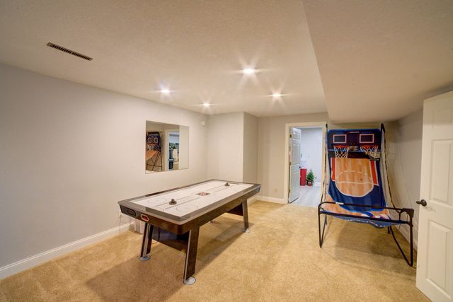 2267 Saint Andrews Circle, Bettendorf, IA 52722