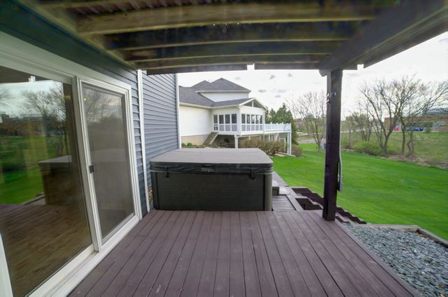 2267 Saint Andrews Circle, Bettendorf, IA 52722