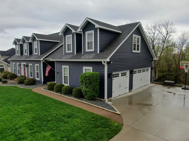 2267 Saint Andrews Circle, Bettendorf, IA 52722
