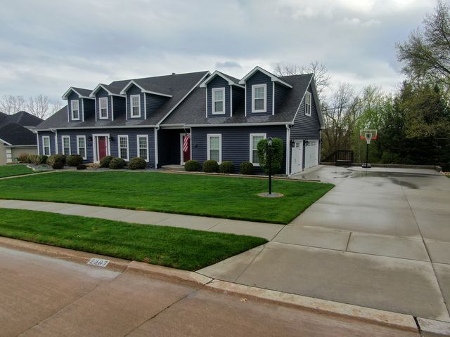 2267 Saint Andrews Circle, Bettendorf, IA 52722