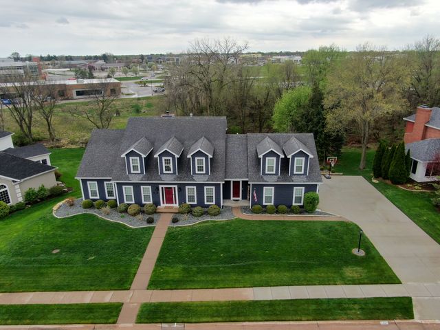 2267 Saint Andrews Circle, Bettendorf, IA 52722