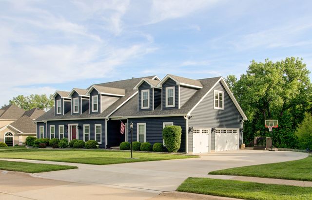2267 Saint Andrews Circle, Bettendorf, IA 52722
