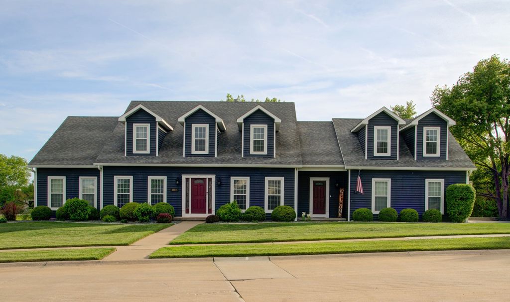 2267 Saint Andrews Circle, Bettendorf, IA 52722