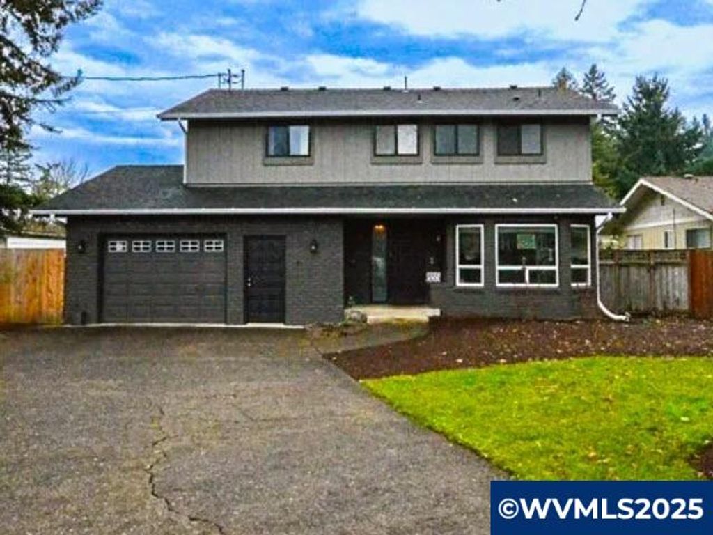 855 8th Av, Sweet Home, OR 97386