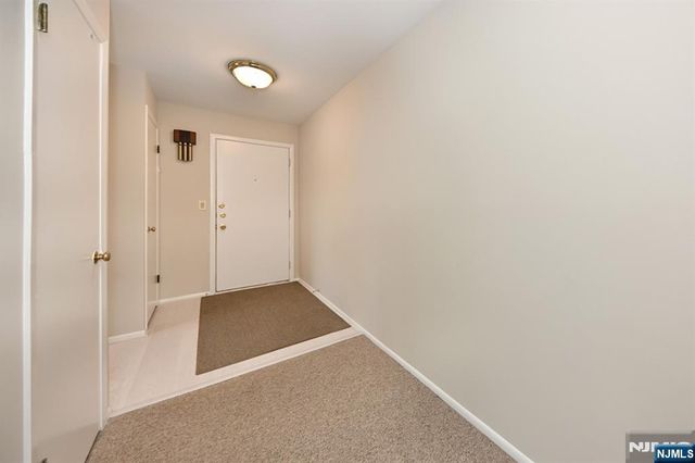 204 Indian Hollow 204, Mahwah, NJ 07430