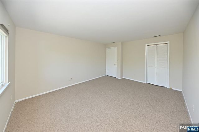 204 Indian Hollow 204, Mahwah, NJ 07430
