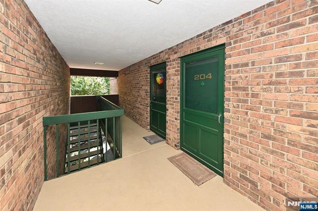 204 Indian Hollow 204, Mahwah, NJ 07430