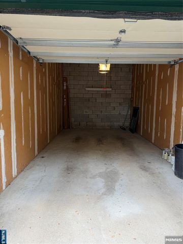 204 Indian Hollow 204, Mahwah, NJ 07430