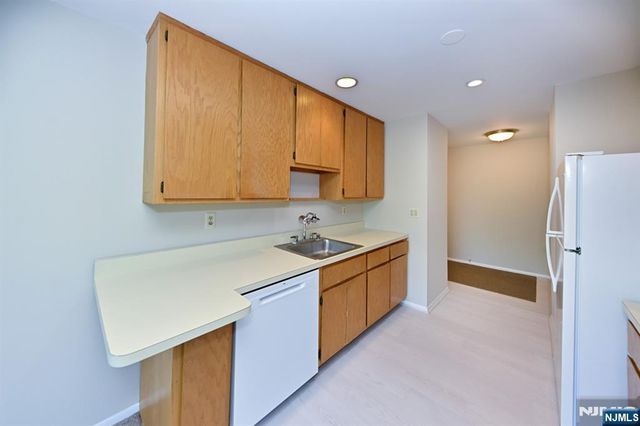 204 Indian Hollow 204, Mahwah, NJ 07430