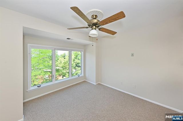 204 Indian Hollow 204, Mahwah, NJ 07430