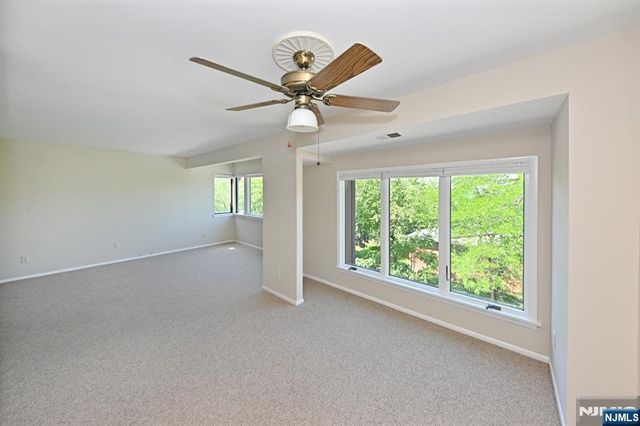 204 Indian Hollow 204, Mahwah, NJ 07430