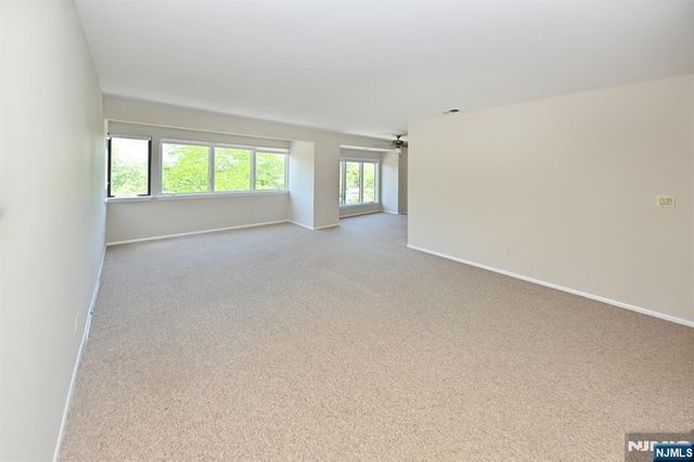 204 Indian Hollow 204, Mahwah, NJ 07430