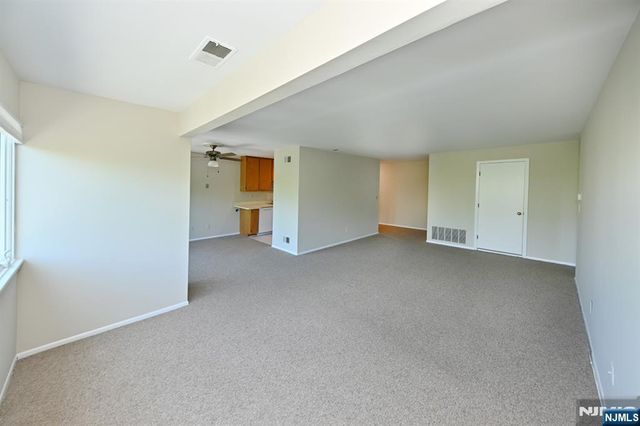 204 Indian Hollow 204, Mahwah, NJ 07430