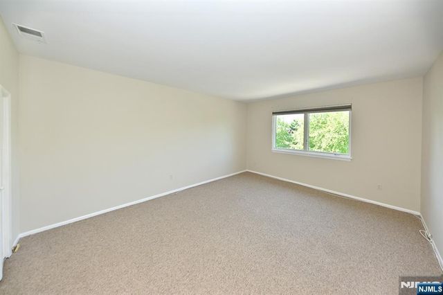 204 Indian Hollow 204, Mahwah, NJ 07430