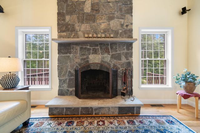 84 Searles Road, Windham, NH 03087