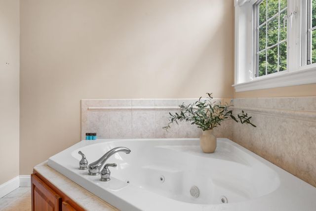 84 Searles Road, Windham, NH 03087