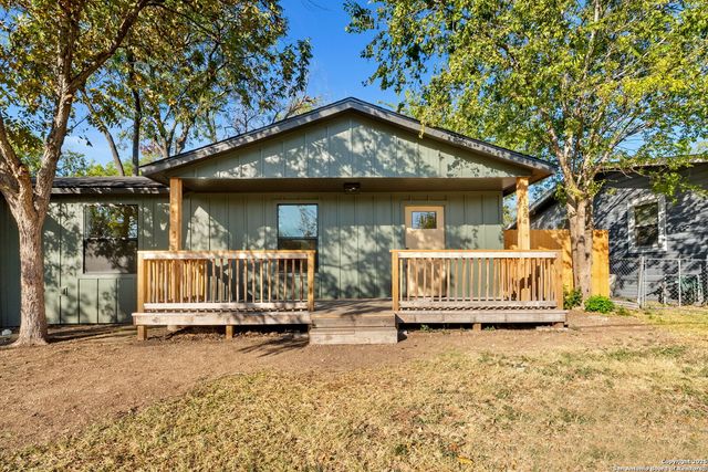 1264 S Academy Ave, New Braunfels, TX 78130