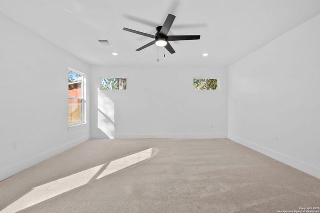 1264 S Academy Ave, New Braunfels, TX 78130